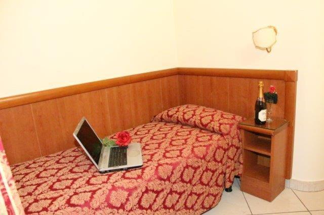 Hotel Suite Caesar Roma Ngoại thất bức ảnh