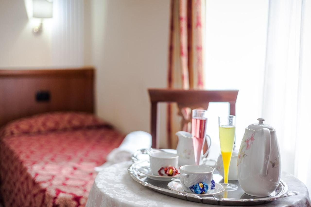Hotel Suite Caesar Roma Ngoại thất bức ảnh